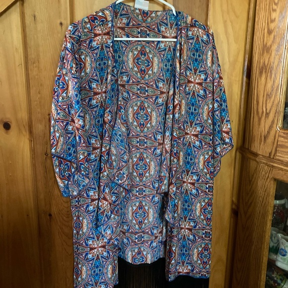 Lularue multicolored shawl/overlay. Lrg. Black fringe light weight. - Picture 1 of 5